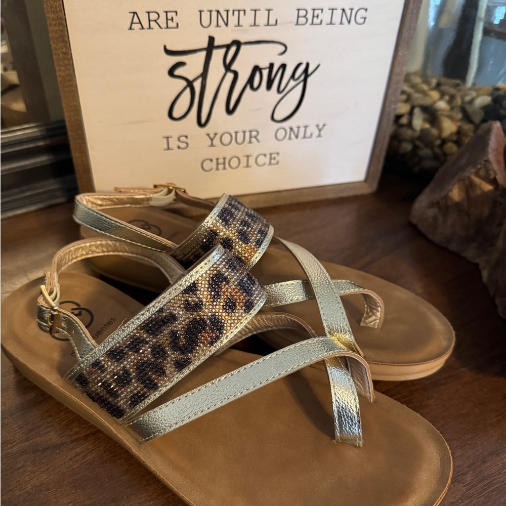 Daisy Fuentes Leopard Print Sandals 7.5